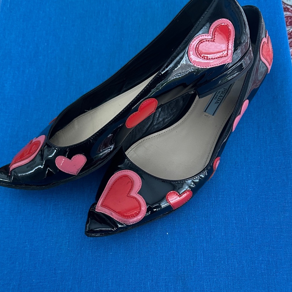 Prada Black Patent Leather Pointed Flats with Red Heart Appliqués - Picture 2 of 3